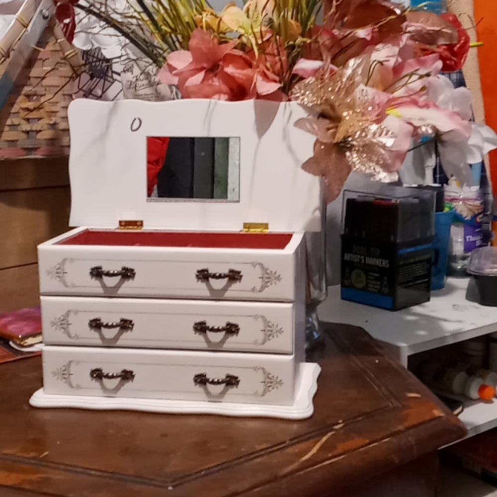 Beautiful white jewlery box